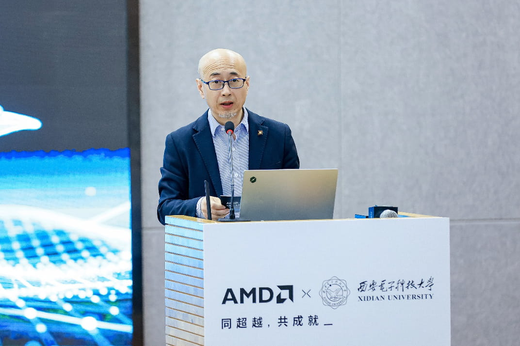 AMD大中华区市场营销副总裁纪朝晖致词